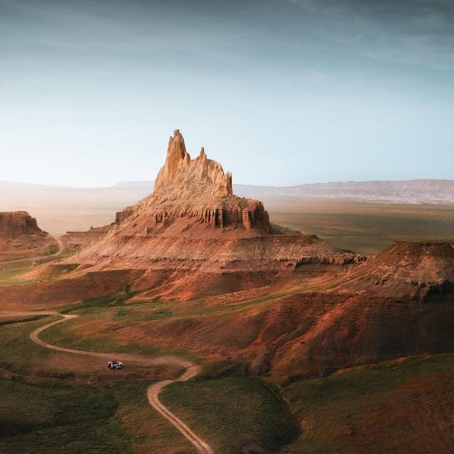 دانلود آهنگ اخماتو وا کن پسرو سرتو بالا کن